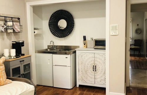 South Redondo Casa | Cozy Guest Suite one block from the beach