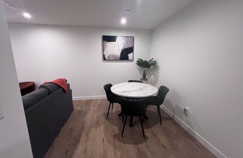 Tuscany Casa | Cozy guest suite, walking trails, mins from Canada Olympic Park & Banff