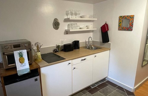 Nelson Cabina | Cozy Guesthouse Close to Ski Hill, Nelson, and Ainsworth!