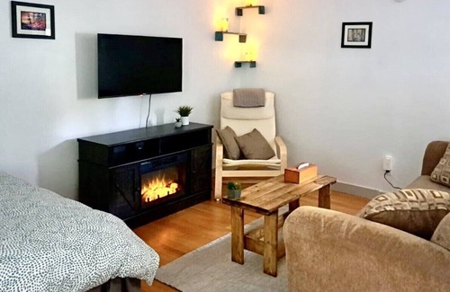 Nelson Cabina | Cozy Guesthouse Close to Ski Hill, Nelson, and Ainsworth!