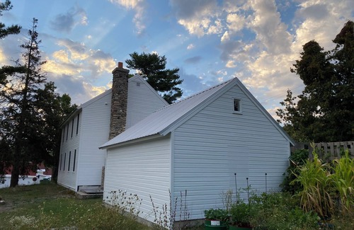 Lake Leelanau Cabina | Cozy guesthouse with WiFi in charming Lake Leelanau