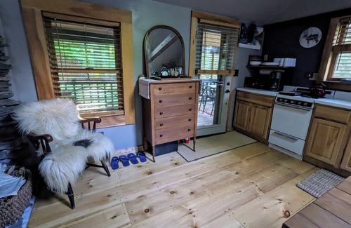 Smallwood Cabina | Cozy Hamlet Retreat at Le Chalet in the Catskills, NY