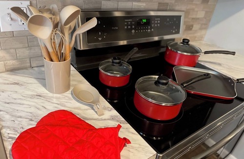 Ames Casa | Cozy Haven: Your Home Away from Home Spacious 5-bedroom house with AC and Wi-Fi