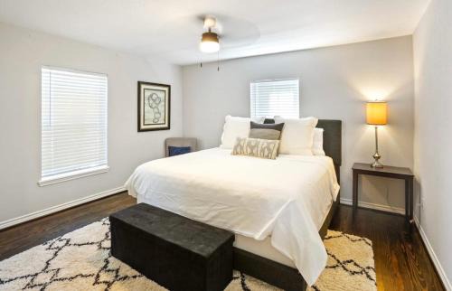 Washington Ave./ Memorial Park Casa | Cozy Heights 2 BD Bungalow, Walkable