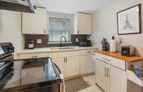 Washington Ave./ Memorial Park Casa | Cozy Heights 2 BD Bungalow, Walkable