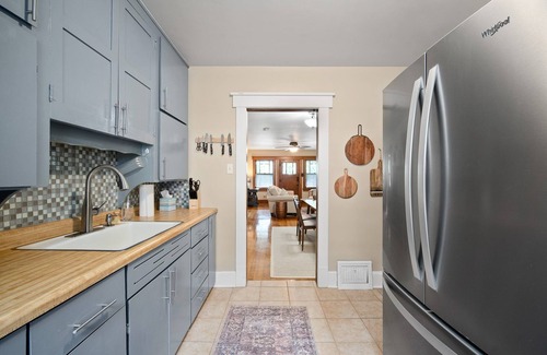 Des Moines Casa | Cozy Highland Park Bungalow