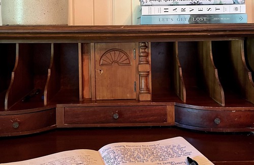 Wardensville Cabina | Cozy Historic Cabin w/Stellar View of Big Schloss—5 min. to trailhead