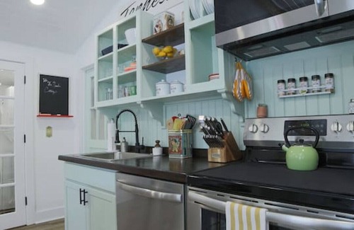 Chattanooga Casa | Cozy Historic Cottage | Walk to Northshore