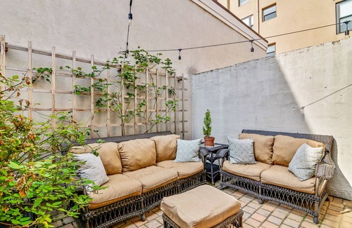 Washington Square West Casa | Cozy & Historic Gem: Free Parking+ Patio -Sleeps 6