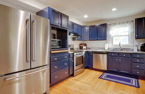 Wakefield-Peacedale Casa | Cozy Historic Wakefield Home Close to Beaches