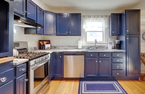 Wakefield-Peacedale Casa | Cozy Historic Wakefield Home Close to Beaches