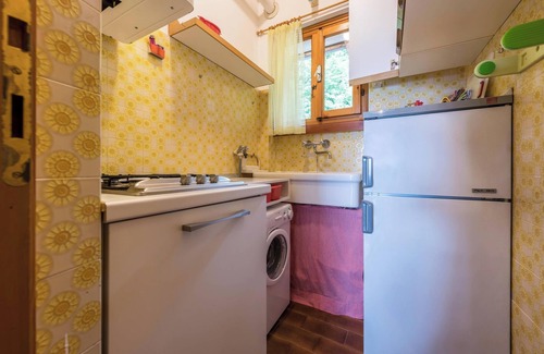 San Zeno di Montagna Apartamento | Acogedor apartamento vacacional con balcón, vistas al lago y wifi; aparcamiento disponible, se admiten mascotas