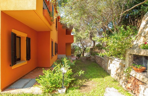 Barrabisa Apartamento | Acogedor apartamento vacacional "Conchiglia Blu" con jardín
