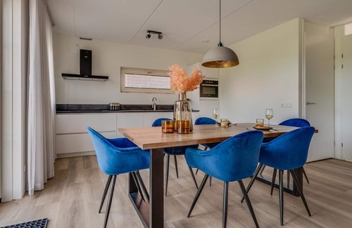 Ossenisse Casa | Cozy Holiday Home in a Holiday Park in Zeeland