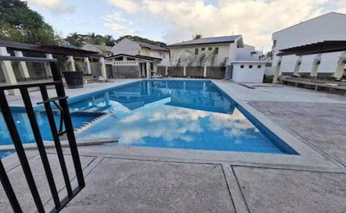 San Pablo Casa | Cozy Holiday Home in San Pablo City for Groups of 8-10