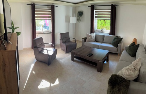 Radfeld Casa | Cozy Holiday Home in the Alps for 8 People. Pet-Friendly!