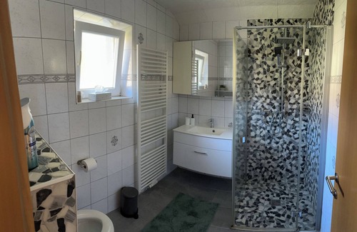Radfeld Casa | Cozy Holiday Home in the Alps for 8 People. Pet-Friendly!