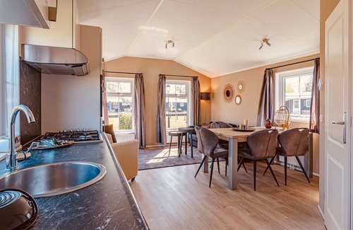 Giethoorn Chalet De Esquí | Cozy holiday home with terrace