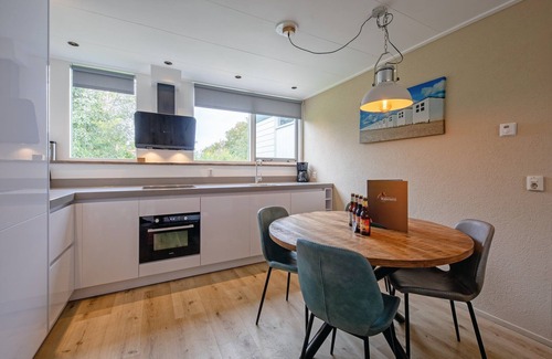 Den Burg Casa | Cozy holiday home with hot tub on Texel