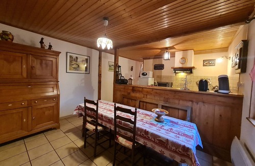 Corcieux Cabaña | Casa rústica en Corcieux, ideal para Navidad, cerca de Gérardmer, rutas de senderismo y actividades al aire libre.