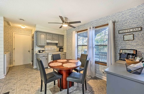 Eureka Springs Casa | Cozy Holiday Island Home: Hot Tub + Chiminea!