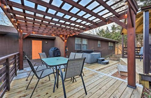 Eureka Springs Casa | Cozy Holiday Island Home Hot Tub and Chiminea!