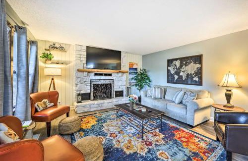 Eureka Springs Casa | Cozy Holiday Island Home Hot Tub and Chiminea!