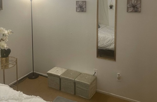 Victorville Casa | Cozy home! 1 hr from L.A & 2hr from Las Vegas! Lots of Shopping 5 minutes away!