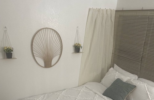 Victorville Casa | Cozy home! 1 hr from L.A & 2hr from Las Vegas! Lots of Shopping 5 minutes away!