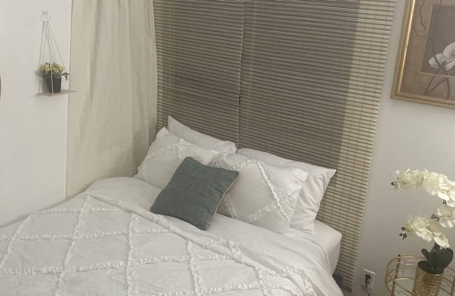 Victorville Casa | Cozy home! 1 hr from L.A & 2hr from Las Vegas! Lots of Shopping 5 minutes away!