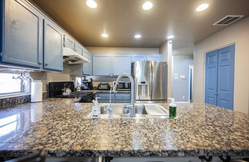 South Christy Casa | Cozy Home 3BD/2.5BA Spacious & Relaxing Vegas Getaway Sleeps 8
