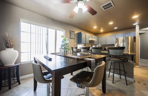 South Christy Casa | Cozy Home 3BD/2.5BA Spacious & Relaxing Vegas Getaway Sleeps 8