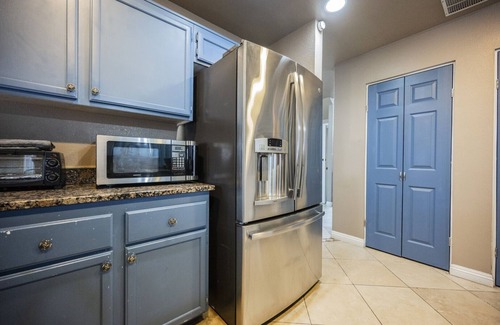 South Christy Casa | Cozy Home 3BD/2.5BA Spacious & Relaxing Vegas Getaway Sleeps 8