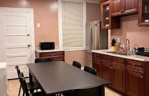 Orange Casa | Cozy Home 40 mins from NYC Newark Airport 25min