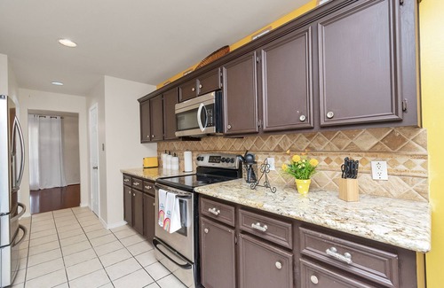 Clodine Casa | Cozy home away from home4 bedroom suburban retreat