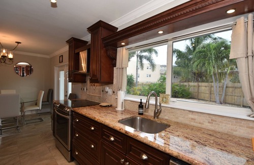 Riverside Park Casa | Cozy home away from home. Five minute from Las Olas. 15 minutes to beach.