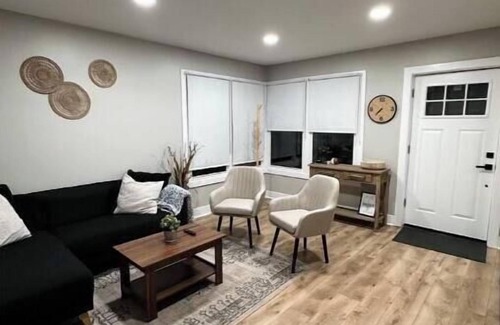 Des Plaines Casa | Cozy Home by O'Hare + EV Plug