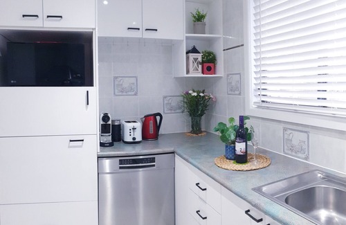 Ringwood Casa | CozyHome Central Ringwood Location FREEWifi Netflix & Parking.