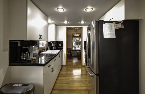 Richmond Casa | Cozy home close to Hawthorne-Division Districts