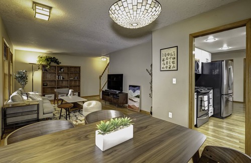 Richmond Casa | Cozy home close to Hawthorne-Division Districts