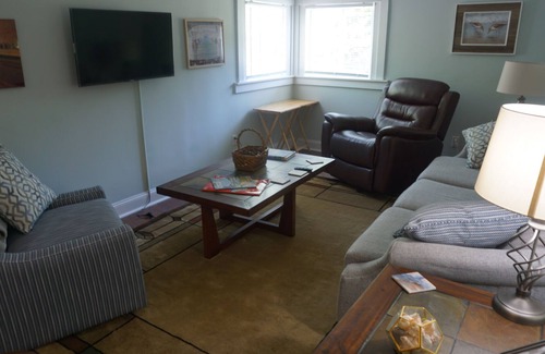 Mossy Oaks Casa | Cozy home close to Parris Island with large fenced yard! Newly renovated!