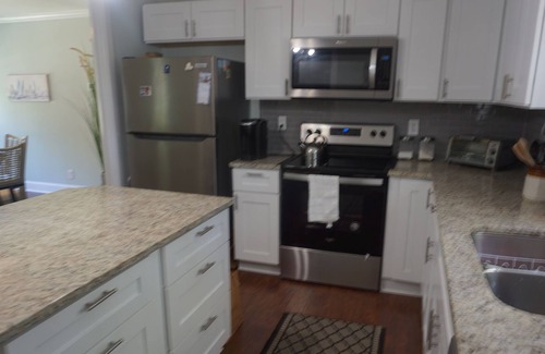 Mossy Oaks Casa | Cozy home close to Parris Island with large fenced yard! Newly renovated!