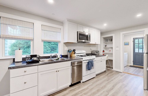Barnstable Casa | Cozy home close to the beach with patio, Washer/Dryer, & Partial AC