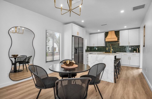 Victoria Park Casa | Cozy Home, Close to Downtown, Beach & Las Olas