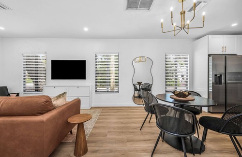 Victoria Park Casa | Cozy Home, Close to Downtown, Beach & Las Olas