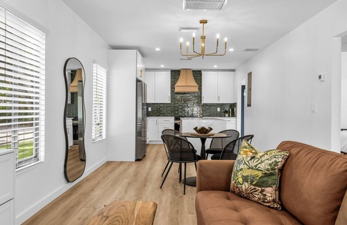 Victoria Park Casa | Cozy Home, Close to Downtown, Beach & Las Olas