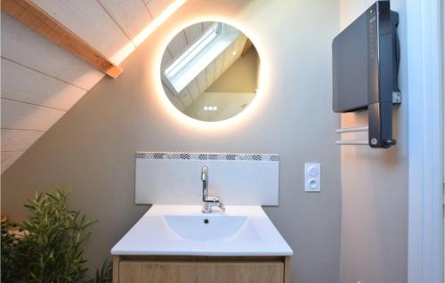 Saint-Brice-de-Landelles Casa | Cozy Home In Saint-Brice-De-Landell