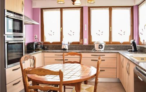 Villers-sous-Foucarmont Casa | Cozy Home In Villers-s-s-foucarmont