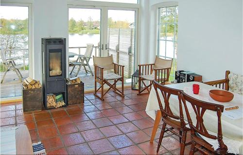 Asljunga Casa | Cozy Home In Åsljunga With Kitchen
