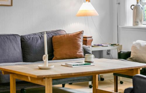 Tejn Casa | Cozy Home In Allinge With Kitchen